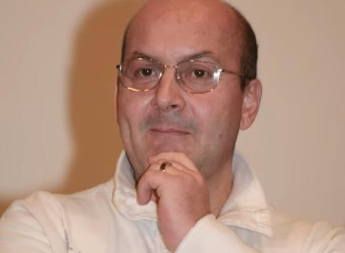 Дочь Гришечкина забирала любимого пса отца из квартиры с полицией