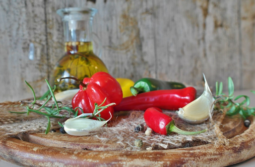 Гастроэнтеролог Белева назвала чеснок и топленое масло лучшими продуктами в период простуд