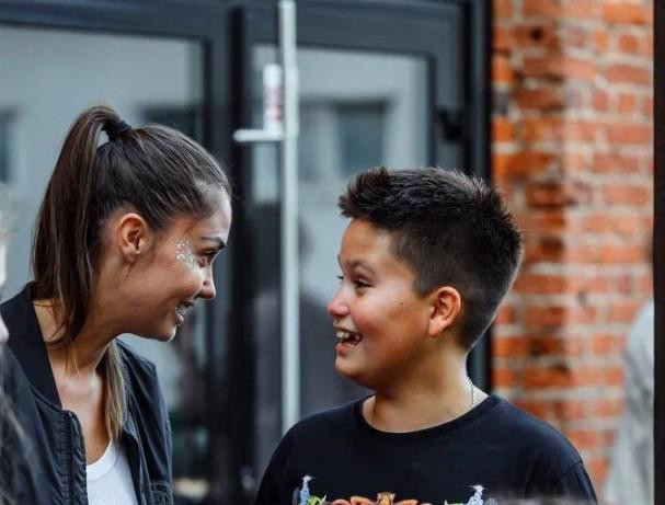 Муцениеце оплачивает 1,6 млн рублей за обучение детей и требует помощи Прилучного