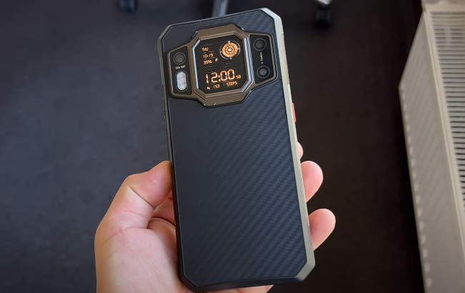 11 ноября стартуют продажи неубиваемого смартфона Oukitel WP30 с двумя дисплеями и камерой ночного видения