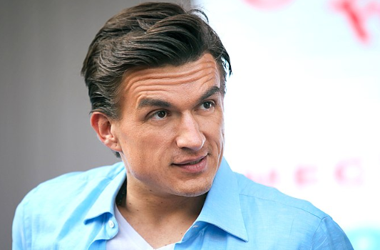 Сестра Влада Топалова опубликовала редкие кадры с матерью артиста