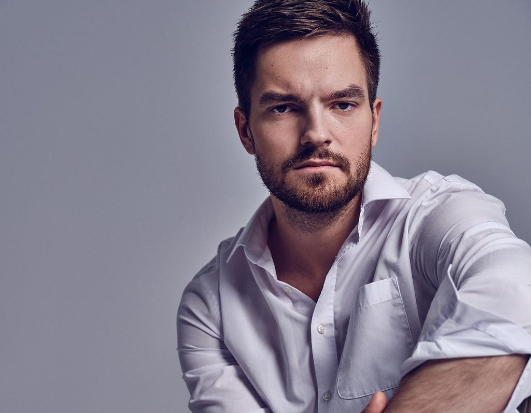 Саша Тулинова назвала персонажа Волкова в "Постучись в мою дверь" самобытным