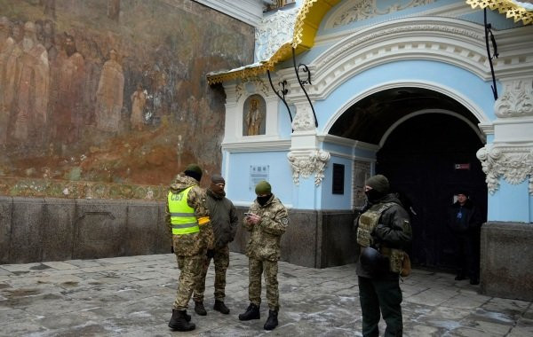 Маск задался вопросом о преследуемых Украиной священниках