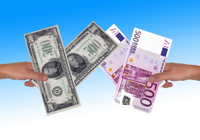 Экономисты Григорьев и Мейнхард заявили, что доллар может превысить отметку 105 рублей к концу октября