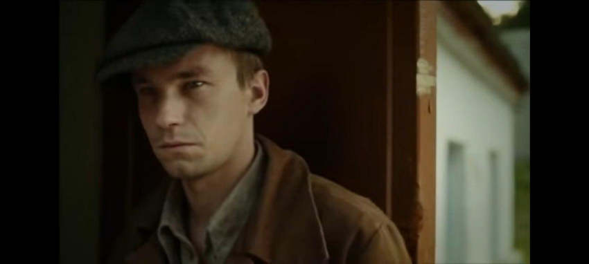 Жена актера Александра Петрова Виктория Антонова показала первое видео поцелуя