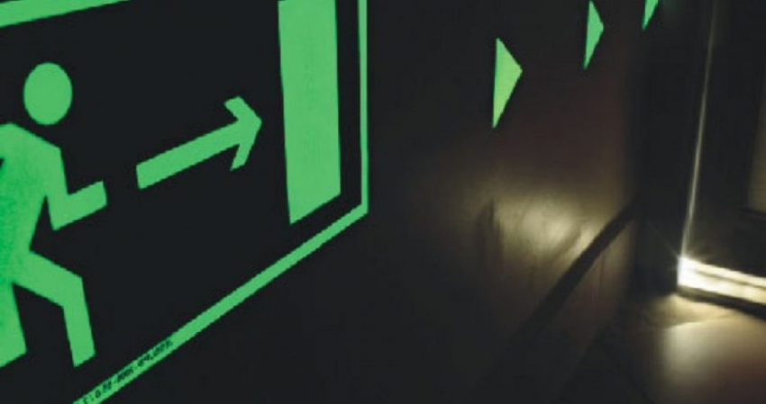 Депортация более трех тысяч россиян и уничтожение книг на русском языке: что происходит в Латвии