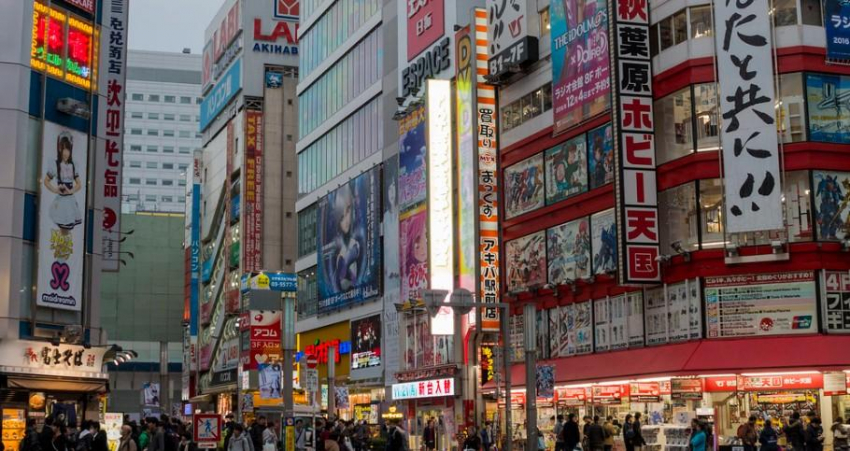 В центре Токио автомобиль врезался в толпу пешеходов