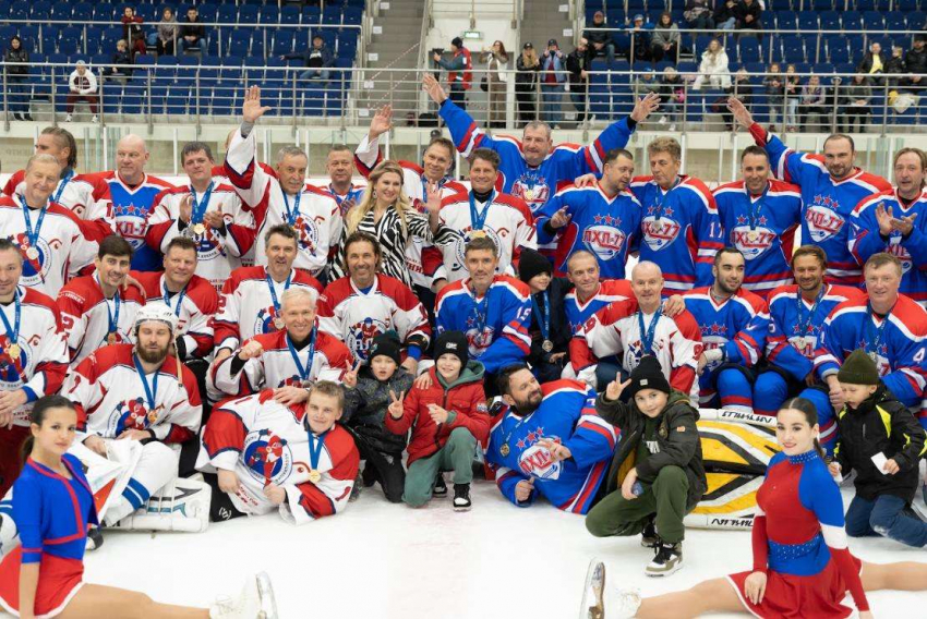 Объединяющая сила спорта: хоккейный матч «Русская дружба» прошел в Москве