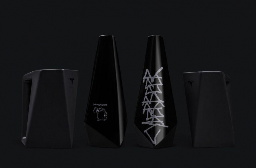 Илон Маск начал продавать пиво и кружки в стиле Tesla Cybertruck за $150