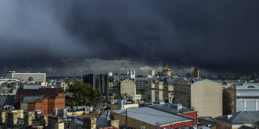 На территорию страны обрушится гигантский североатлантический циклон, который принесет с собой штормовой ветер и осадки