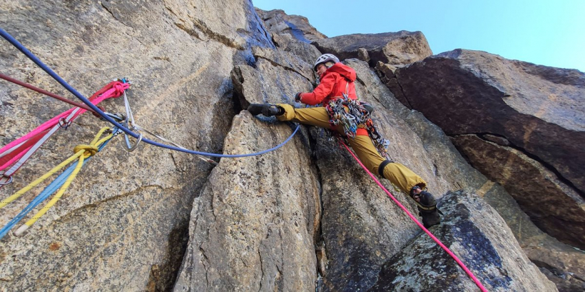 Альпинистка Надежда Оленева упала в расщелину во время восхождения