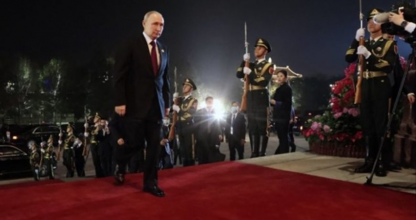 Путин и Блинкен: как в Китае принимали высокопоставленных чиновников из США и России