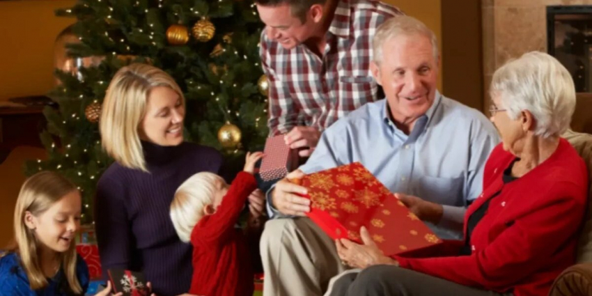 Начислят ли пенсионерам надбавку перед Новым 2024 годом: кому положена и в каком размере