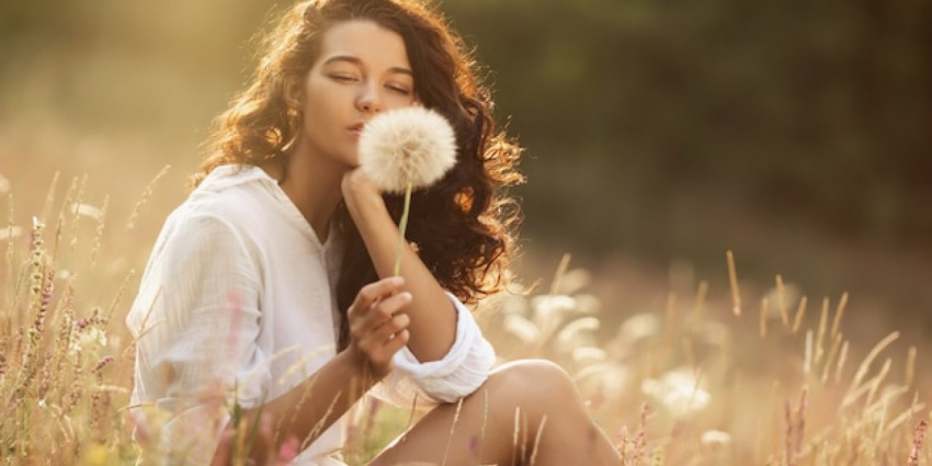 День Женского счастья 2024: традиции и идеи для подарков