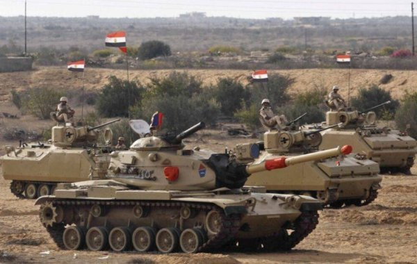 Египет разместил десятки танков на границе с сектором Газа