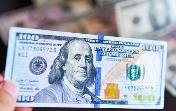 Курс доллара опустился до 92,22 рубля на Московской бирже