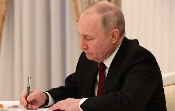 Путин присвоил генеральские звания офицерам армии и полиции