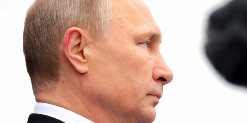 Хазин: Владимир Путин покинет пост президента РФ