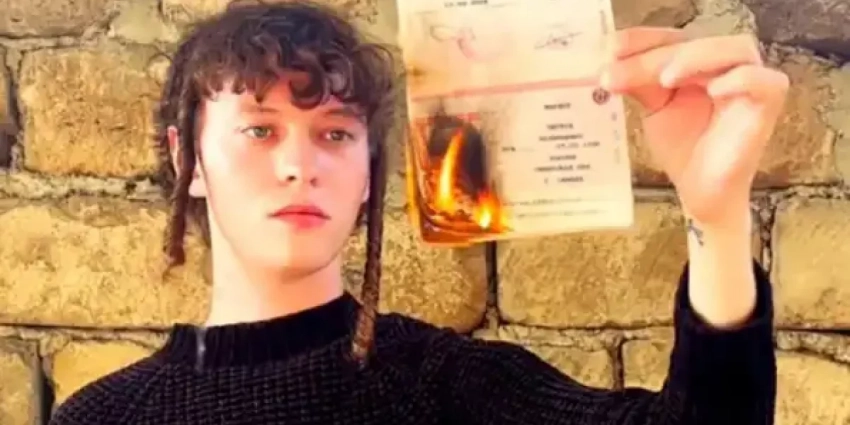 Бумеранг судьбы ударил прямо в глаз. Карма за оскорбление России теперь настигла певца Шарлота