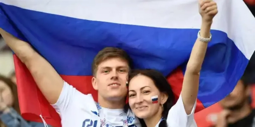 Запад удивлён и расстроен — россияне счастливы, что живут в России и верят в Победу