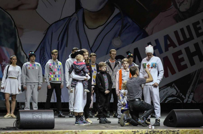 В Санкт-Петербурге пройдет показ мод по мотивам картин художника Алексея Сергиенко - Новая общественная газета