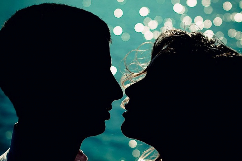 От гигиены к романтике: неожиданная история происхождения поцелуев