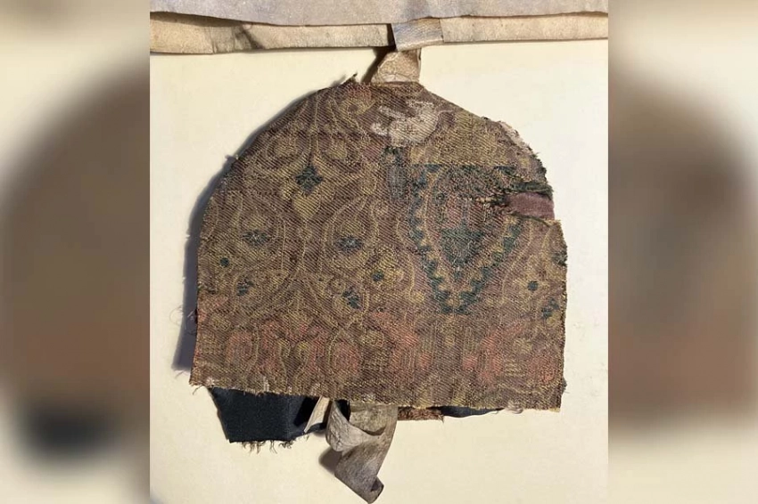 В Вестминстерском аббатстве обнаружена ткань погребального савана Карла Великого