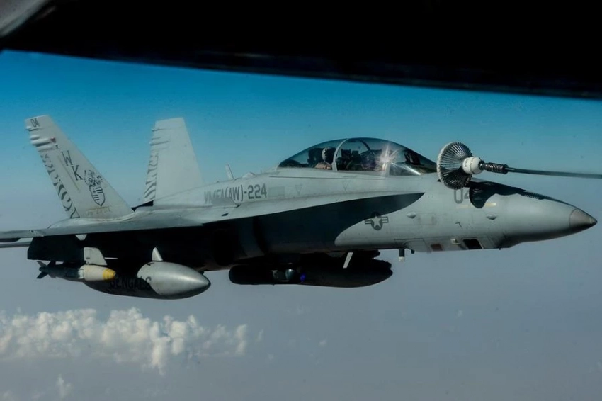 Крейсер ВМС США по ошибке сбил американский истребитель над Красным морем