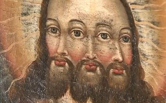 Странная традиция: что такое трёхликие иконы и почему Христа раньше изображали именно так