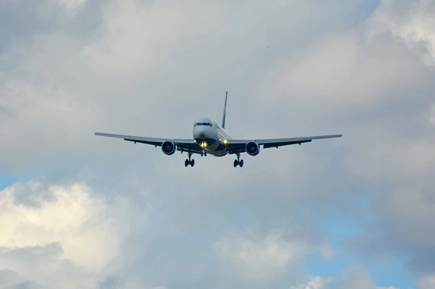 В Вашингтоне столкнулись в воздухе пассажирский самолет и военный вертолет