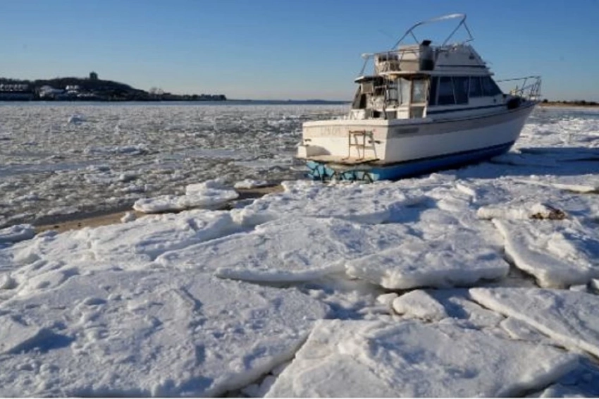 APP: корабль-призрак сел на мель близ берегов Нью-Джерси