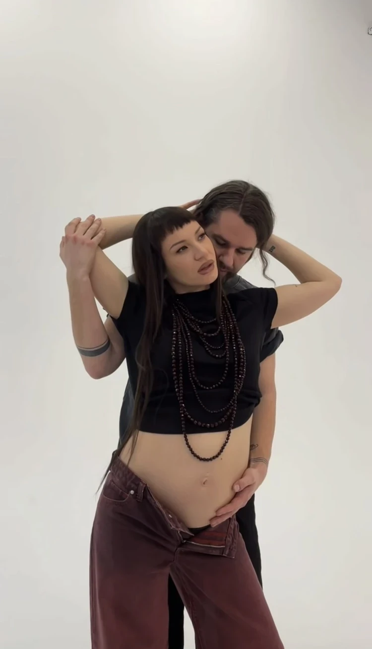 Беременная Ида Галич устроила фотосессию с женихом-бизнесменом: «Живот такой, будто послезавтра рожать»