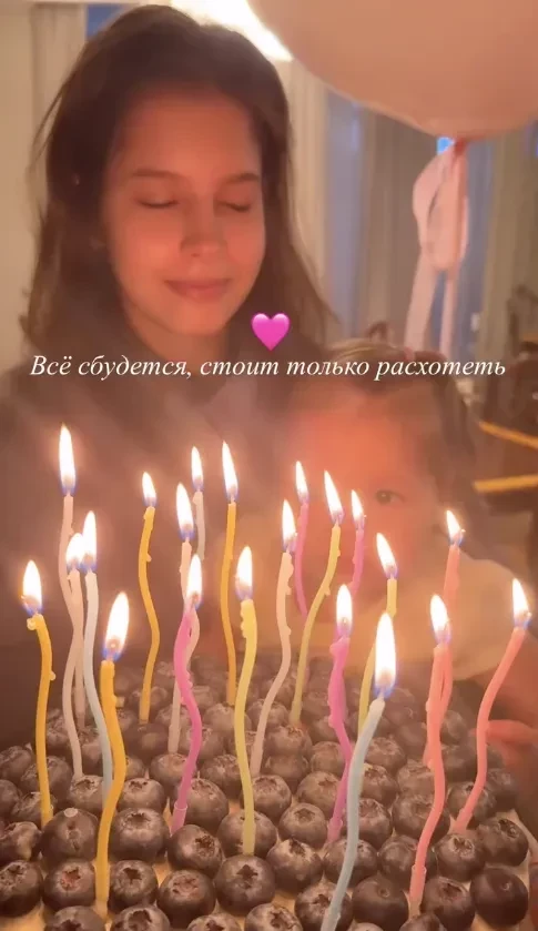 Фамильные украшения, корзины роз и образ "Белоснежки": как дочь миллиардера Дана Манасир отметила день рождения