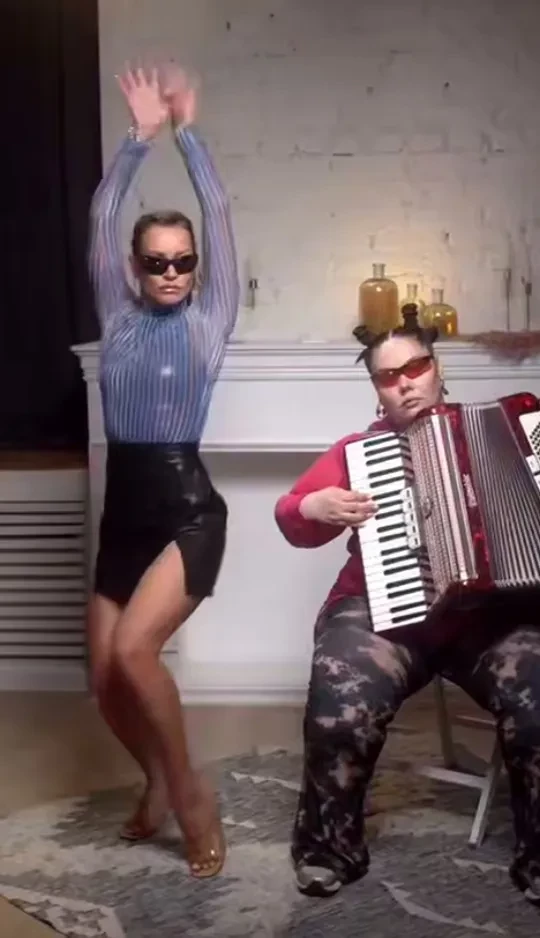 "Наши видео вирусятся по всей планете". Ида Галич рассказала об успехе своего ролика на Западе