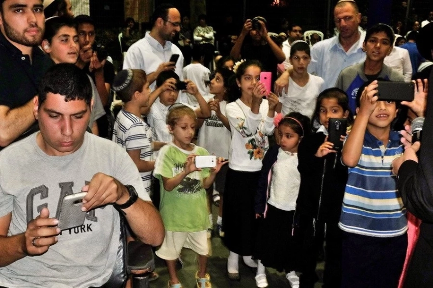 Когнитивное способности аутистов и здоровых детей улучшает билингвальность