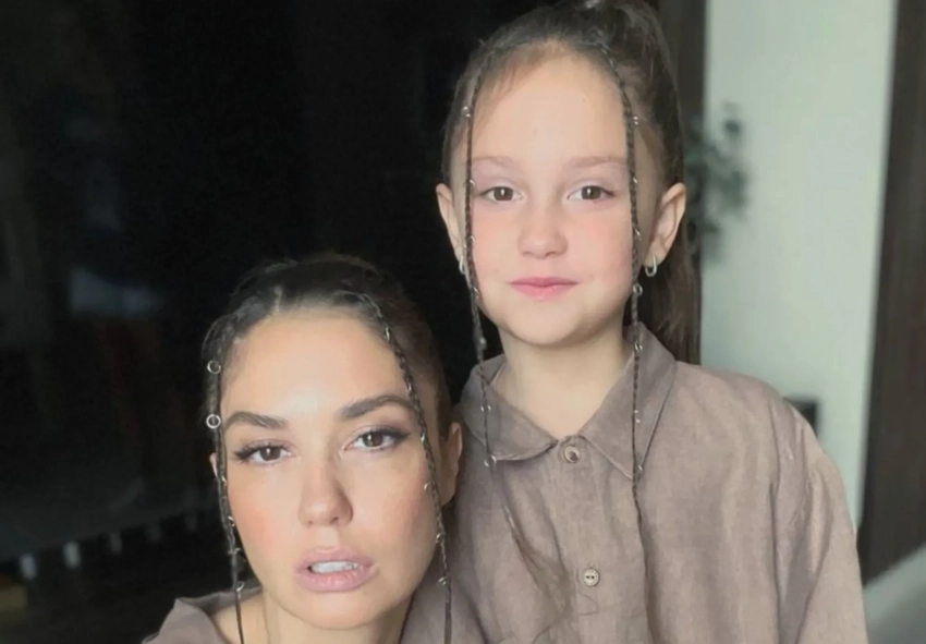 "Ты же моя семья?". Агата Муцениеце намекнула на конфликт с сыном в новом видео