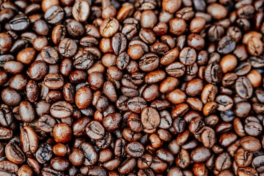 Экономист Иванов заявил, что погода и увеличение потребления способствовали повышению цены на кофе