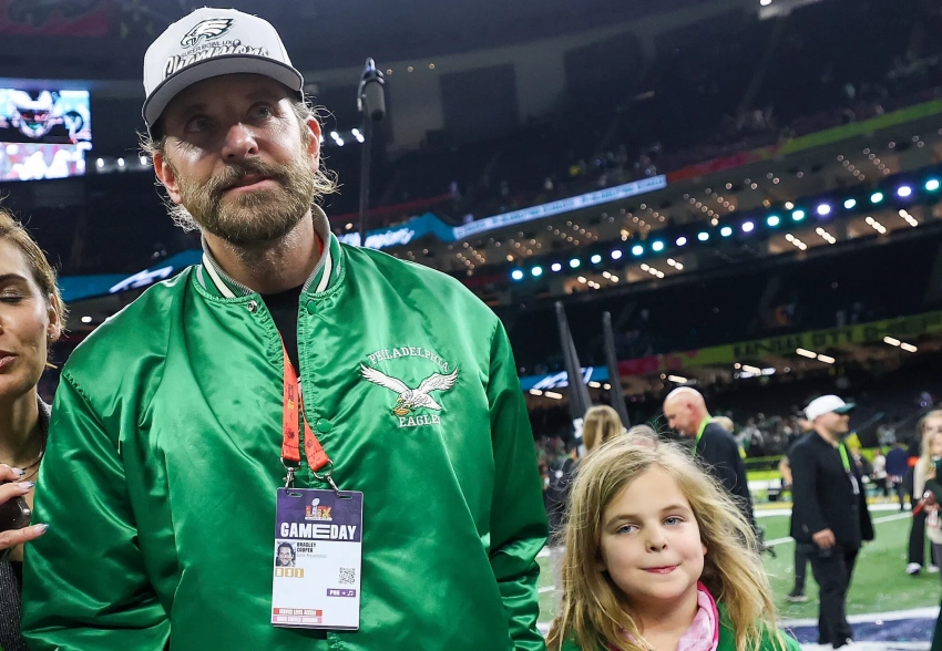 Брэдли Купер пришёл с дочкой от Ирины Шейк, а Тейлор Свифт затравили из-за нового бойфренда: как прошёл Суперкубок-2025