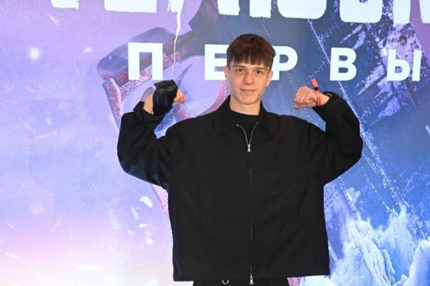 На съемках сериала «Челюскин. Первые» Глеб Калюжный сломал палец, а Стасю Милославскую чуть не переехала собачья упряжка