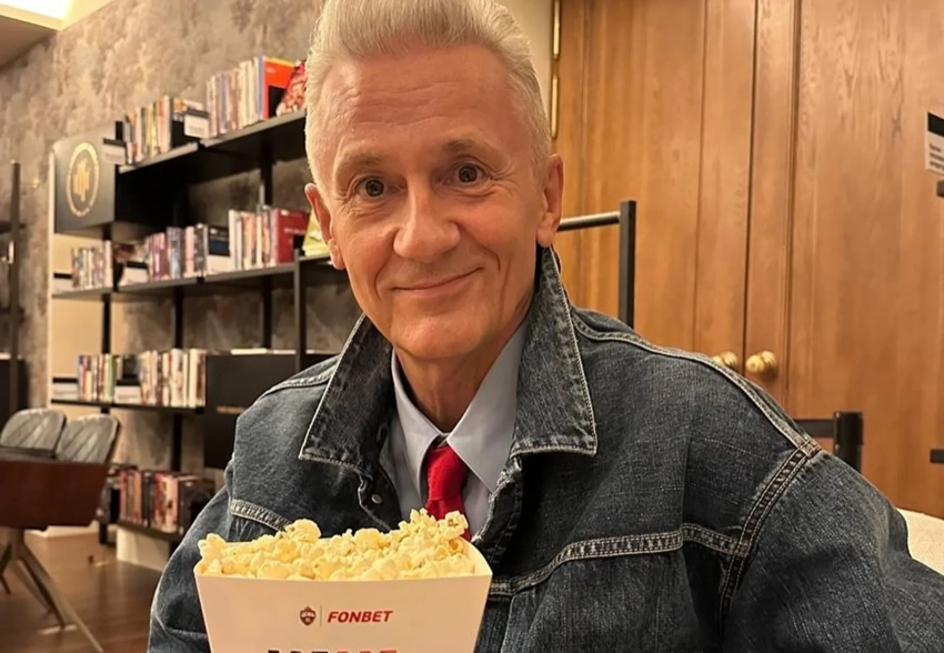 "Находится в полном здравии". В Театре Ермоловой опровергли новость об онкологическом заболевании у Олега Меньшикова