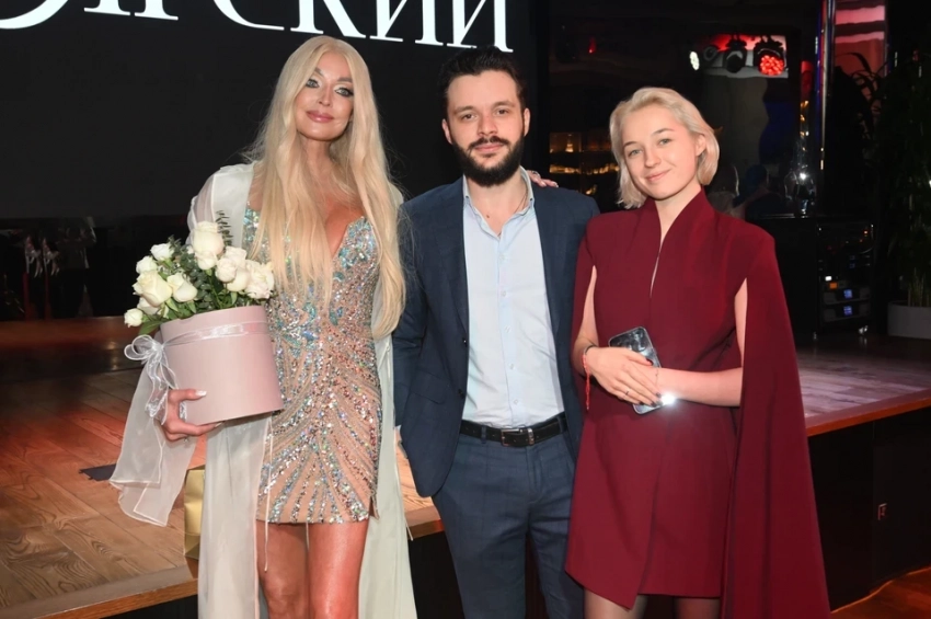 Дочь Волочковой прервала молчание о своей скандальной свадьбе: отреклась от фамилии мамы и высказалась о богатом женихе-армянине