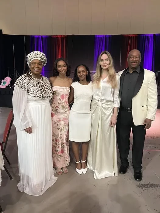 Анджелина Джоли вместе с дочерью Захарой посетили бранч для мам и дочерей