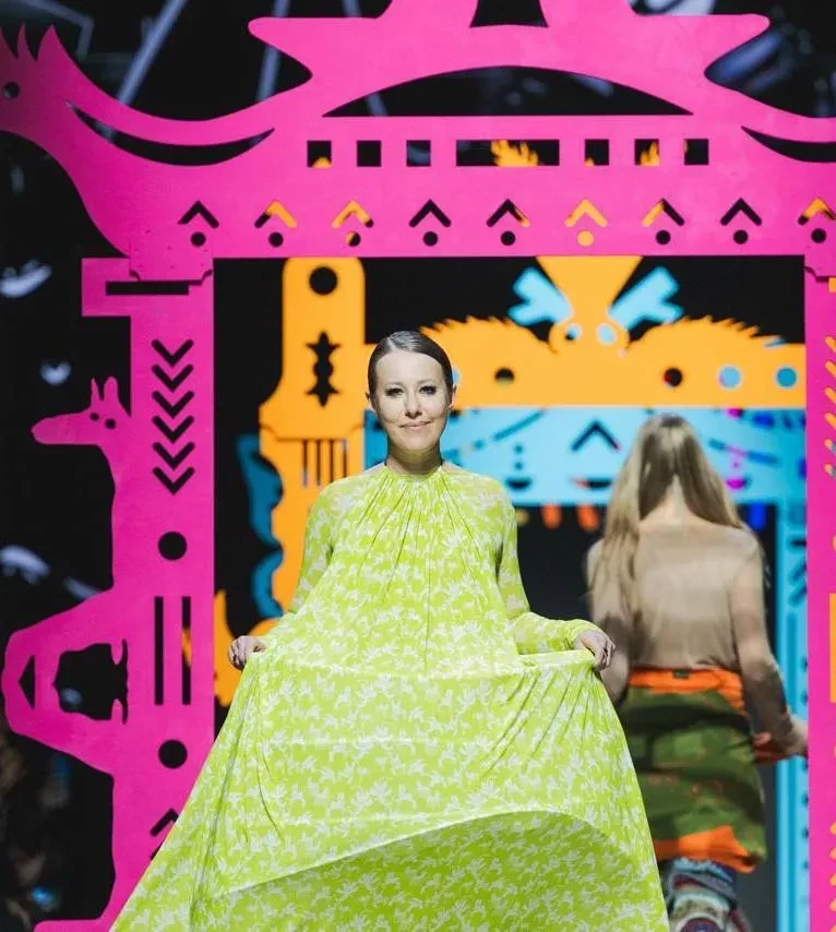 Ксения Собчак, Мария Миногарова и Ольга Карпуть вышли на подиум на показе Vereja