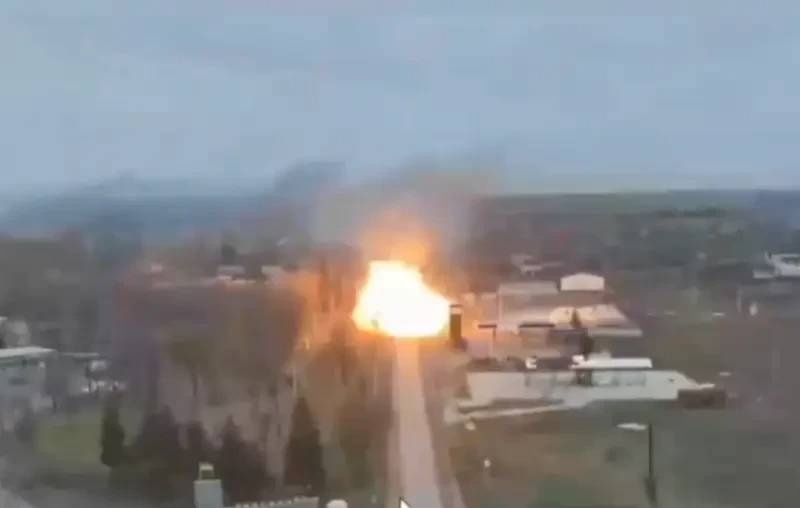 Опубликованы кадры эффектной детонации боекомплекта в подбитой БМП ВСУ на Покровском направлении в ДНР