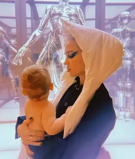 Граймс рассказала, что ей поставили диагноз — СДВГ и аутизм