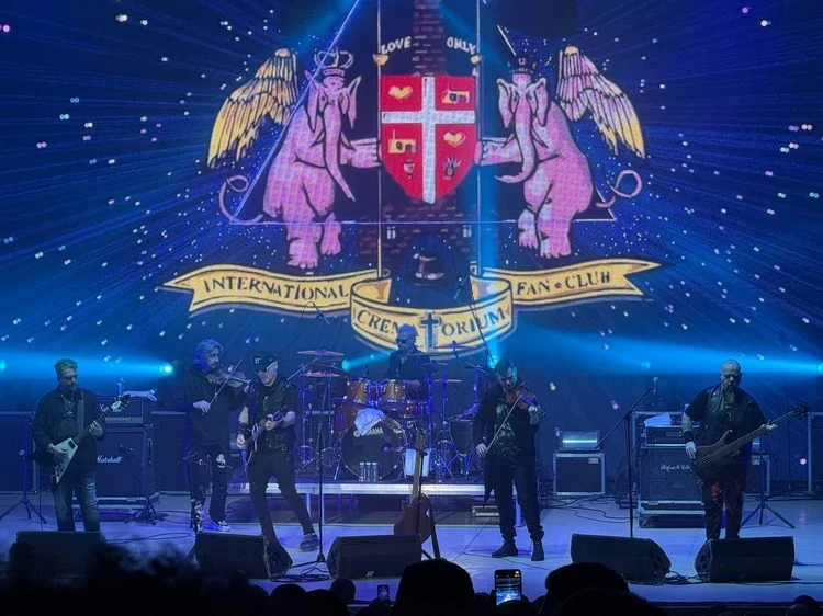 Полный аншлаг и концерт в аэропорту: как культовый «Крематорий» отыграл в Ставрополе