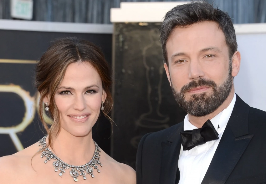 Бен Аффлек хотел бы возобновить отношения с бывшей женой Дженнифер Гарнер