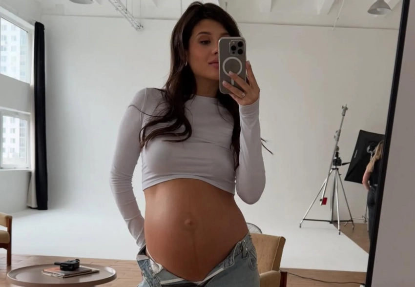 Беременная жена Александра Петрова показала новое фото своего живота