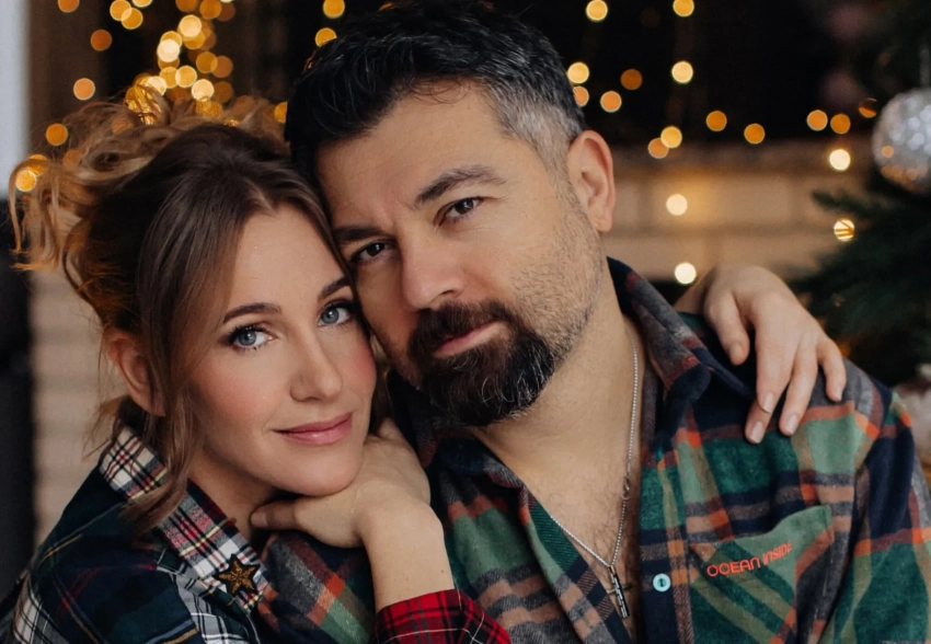 "Можешь ли ты теперь шлёпнуть меня?". Юлия Ковальчук высмеяла хейтеров на фоне критики мужа за то, что тот публично её унижает