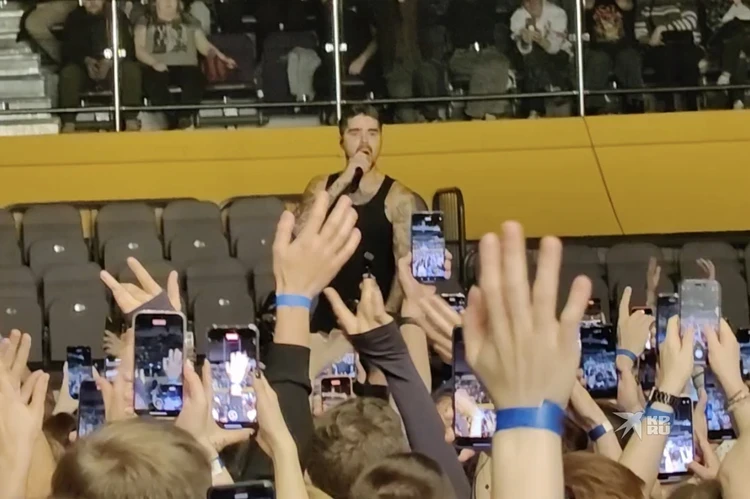 Ругался с охраной и прогонял зрителей: что творил Юра Музыченко на концерте The Hatters в Екатеринбурге